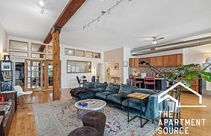 Building Photo - 2416 W North Ave