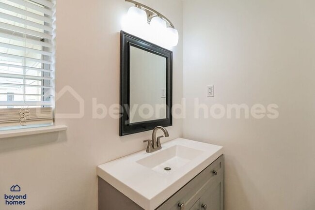 Building Photo - 3-Bedroom Home with Modern Updates and Spacious Yard - Ready for Move-In!