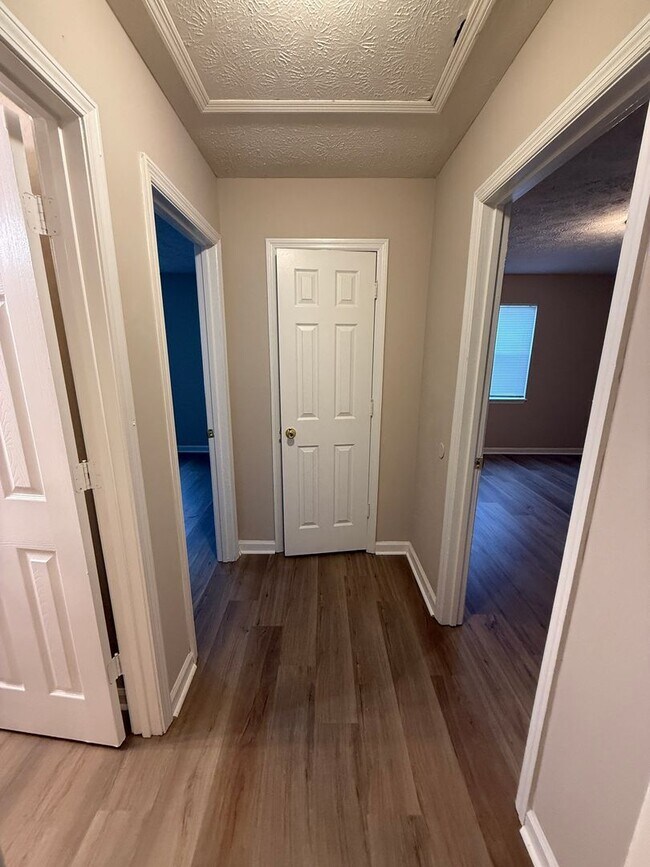 Building Photo - 204/206 Michele Dr