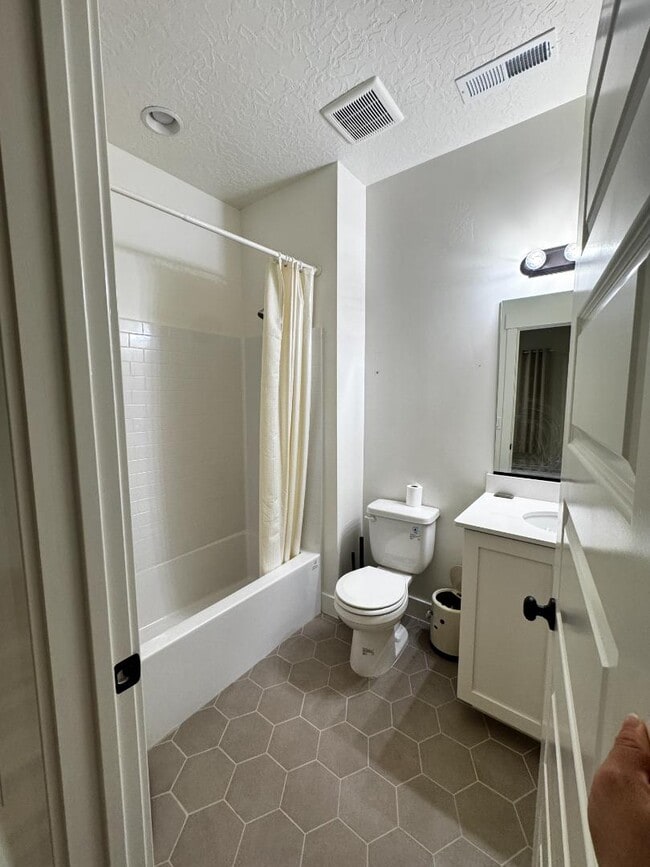 Building Photo - 6189 S White Bee Cir