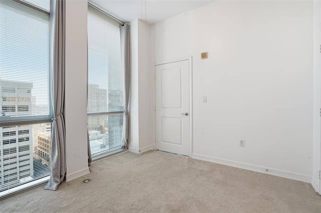 Building Photo - 500 Throckmorton St