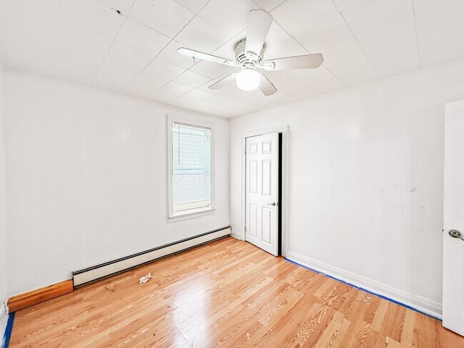 Building Photo - 28 Meadow St