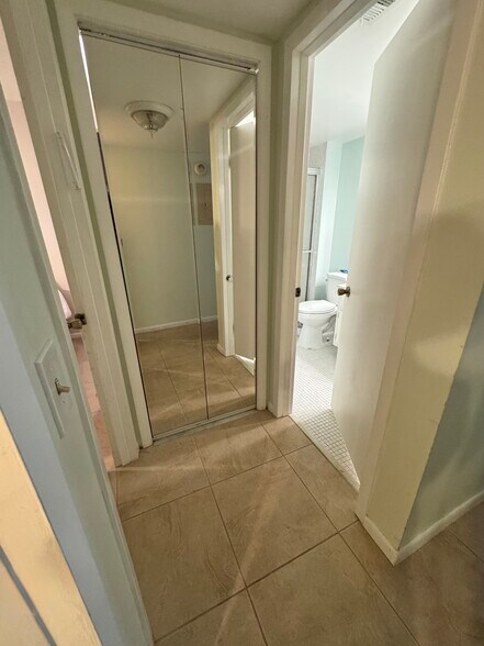 Building Photo - 4007 Yarmouth a