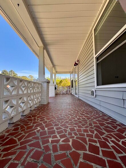 Building Photo - 620 Massey Ave