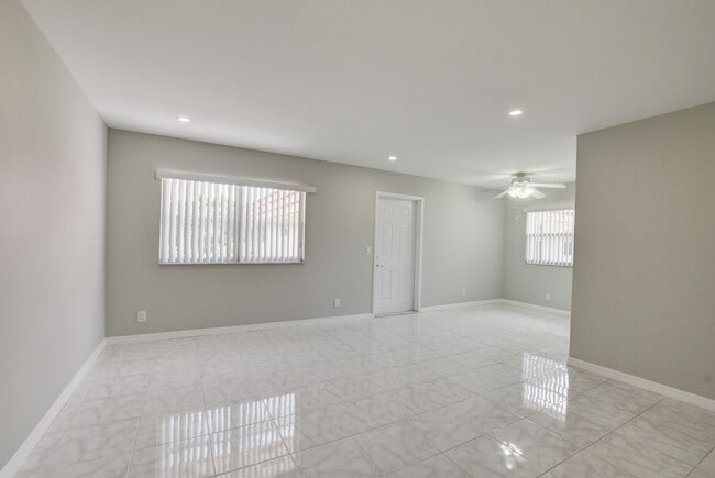 Building Photo - 193 Tuscany Ln