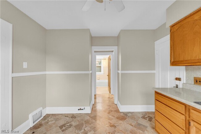Building Photo - 1467 Larchmont Rd