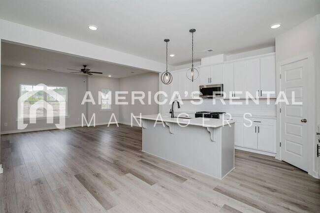 Building Photo - Modern Elegance at Unali Townes!