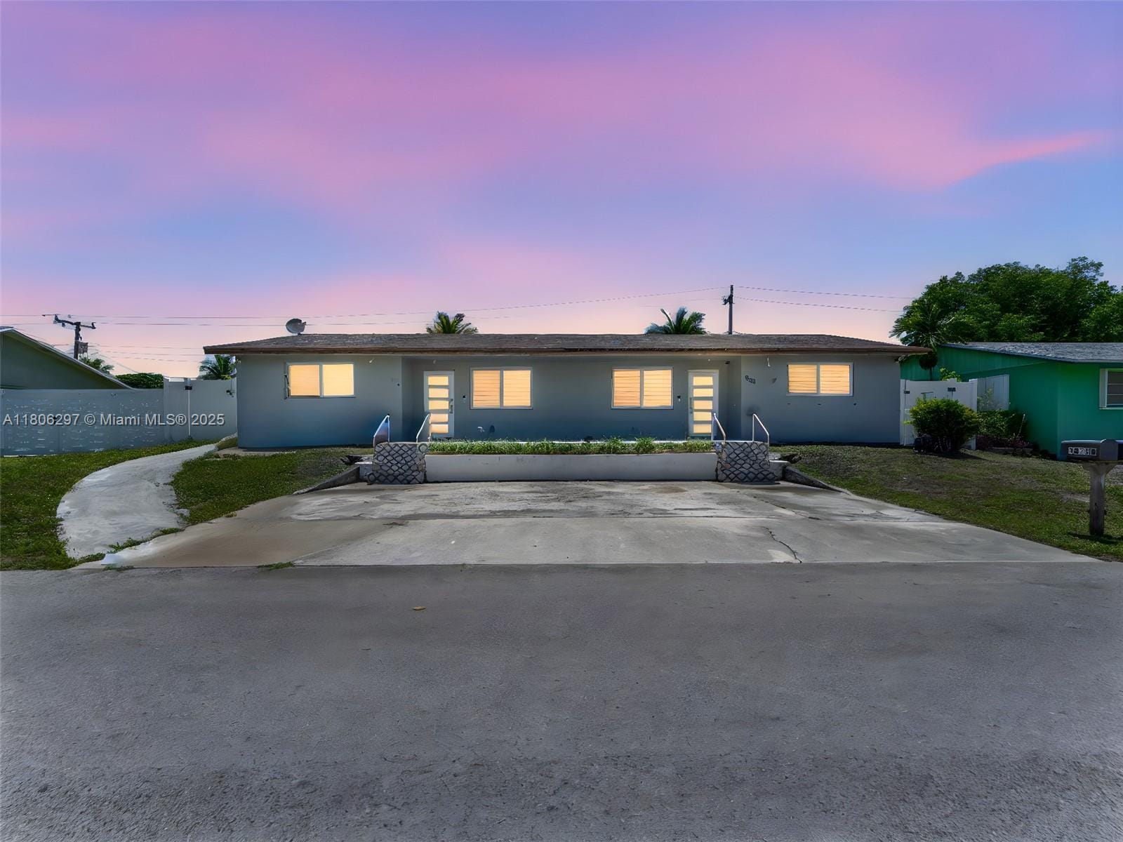 Building Photo - 1811 SW 97th Ter
