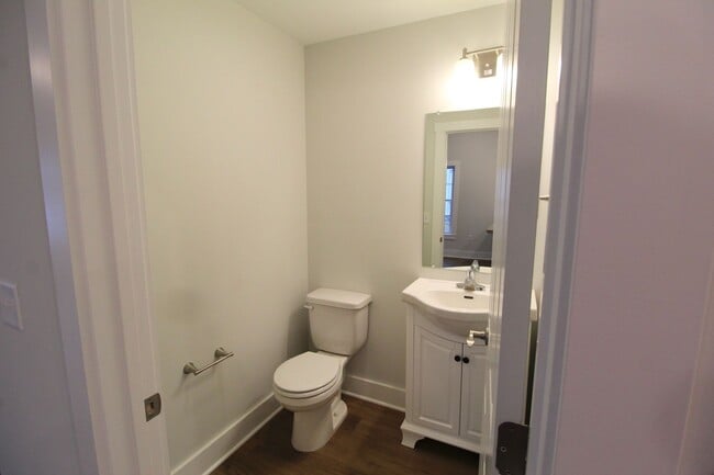 Building Photo - Lease assignment