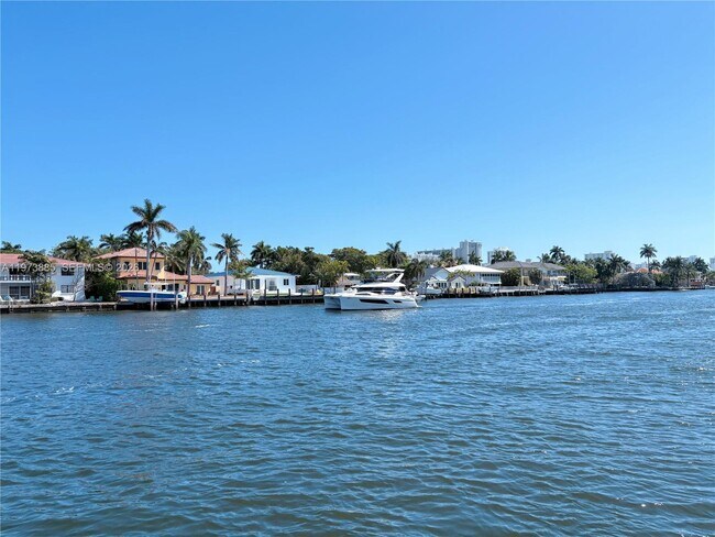 Building Photo - 3100 NE 49th St