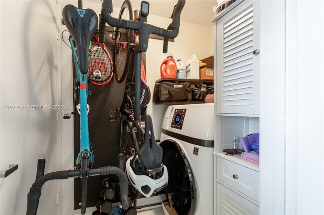 Building Photo - 495 Brickell Ave