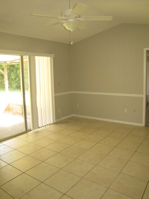 Building Photo - 3/2 in the Heart of Orange Park