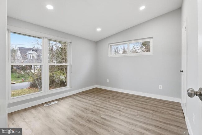 Building Photo - 6616 Beverly Ave