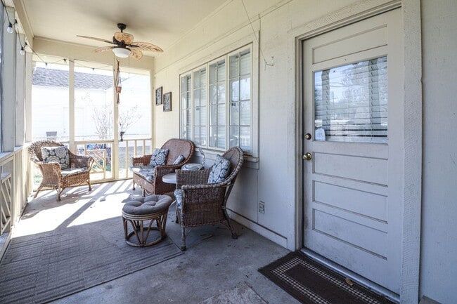 Building Photo - Nice Midtown Bungalow