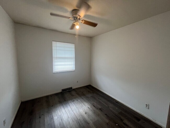 Building Photo - 2 bedroom in Wood River