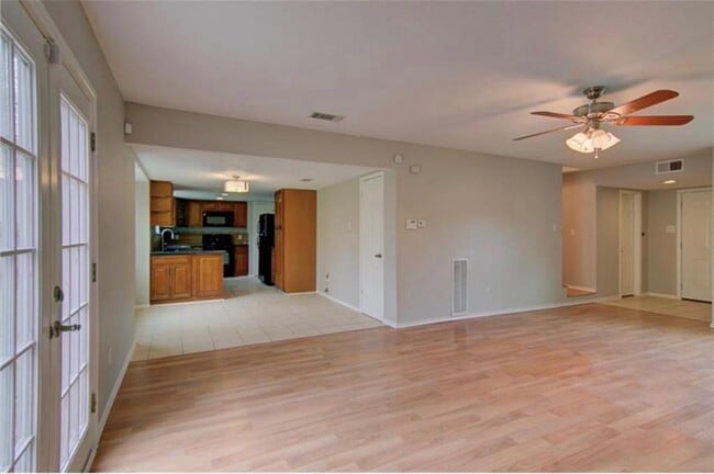 Building Photo - 9705 Meadowheath Dr