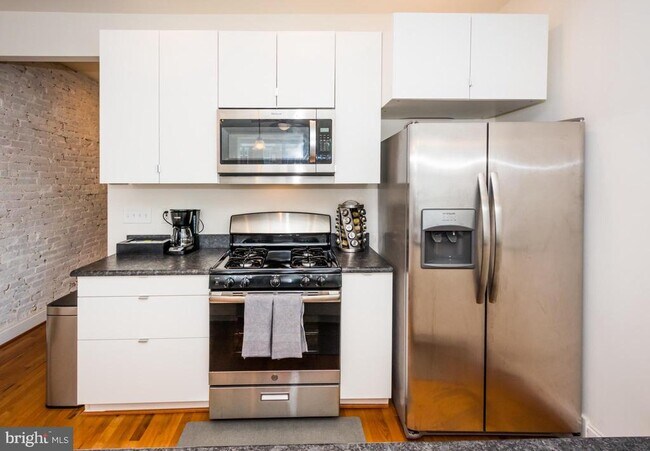 Building Photo - 600 S Linwood Ave