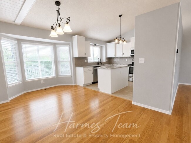 Building Photo - 5960 Grapevine Dr