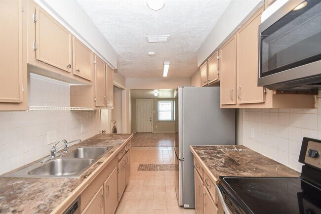 Building Photo - 15063 Woodforest Blvd