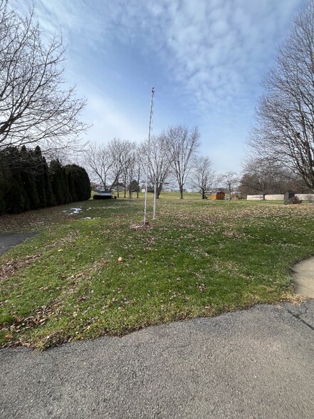 Building Photo - 868 Dick Rd