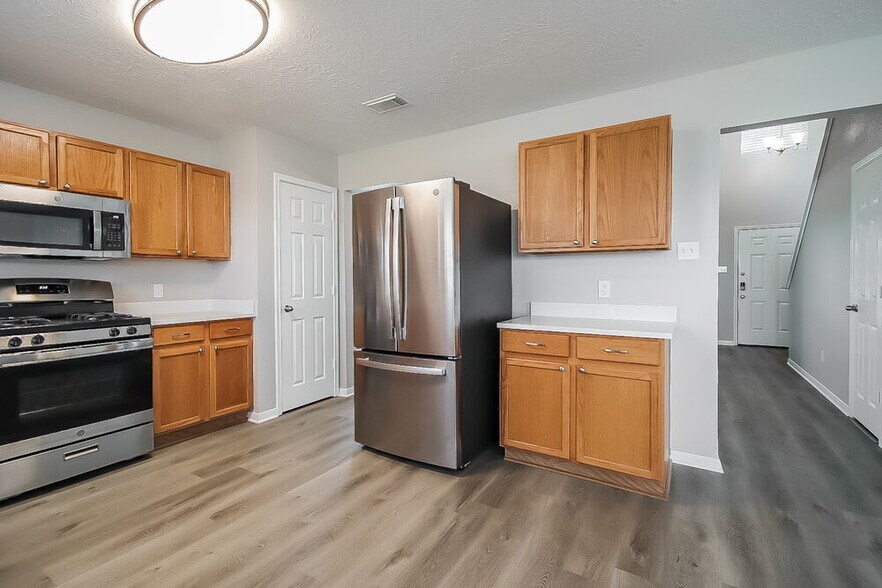 Building Photo - 4805 E Parma Dr