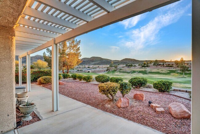 Building Photo - Beautiful Single-Story Home on the Golf Course in Sun City MacDonald Ranch (55+ Community)