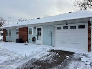 Building Photo - 802B Balmoral Ct