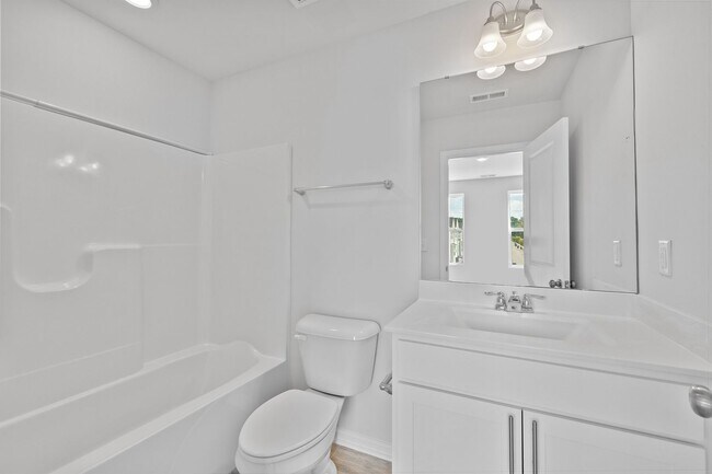 Building Photo - **Spacious 3bd/3ba Townhome in Raleigh**