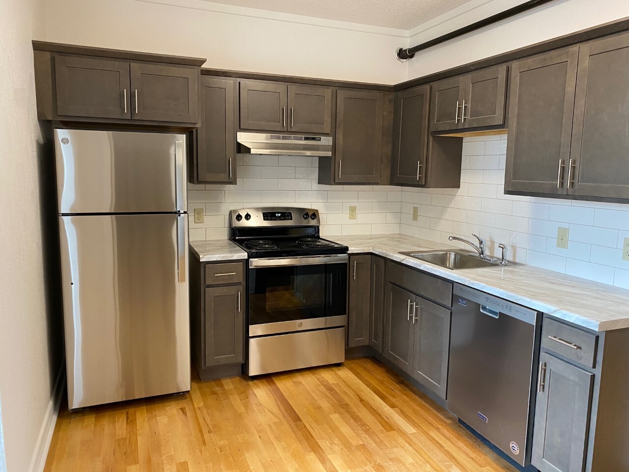 Building Photo - 413 Main Ave