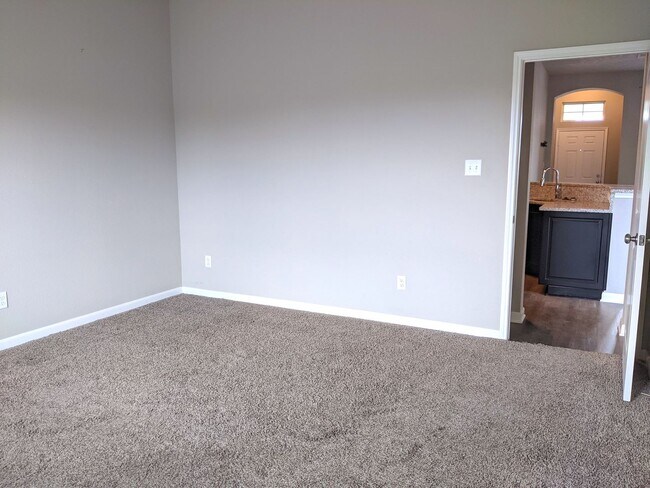 Building Photo - Available for Immediate Move-in! Wonderful Single Family Home in Siena!
