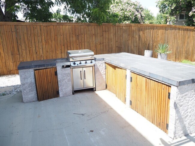 Building Photo - 3 Bed - 2.5 Bath in Flower Mound