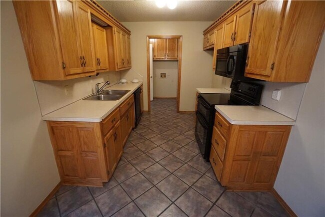 Building Photo - 4 Bedroom House, Gas Heat and Hot Water, N...