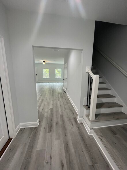 Building Photo - 1703 Sound Haven Ct