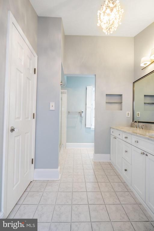 Building Photo - 908 S Front St