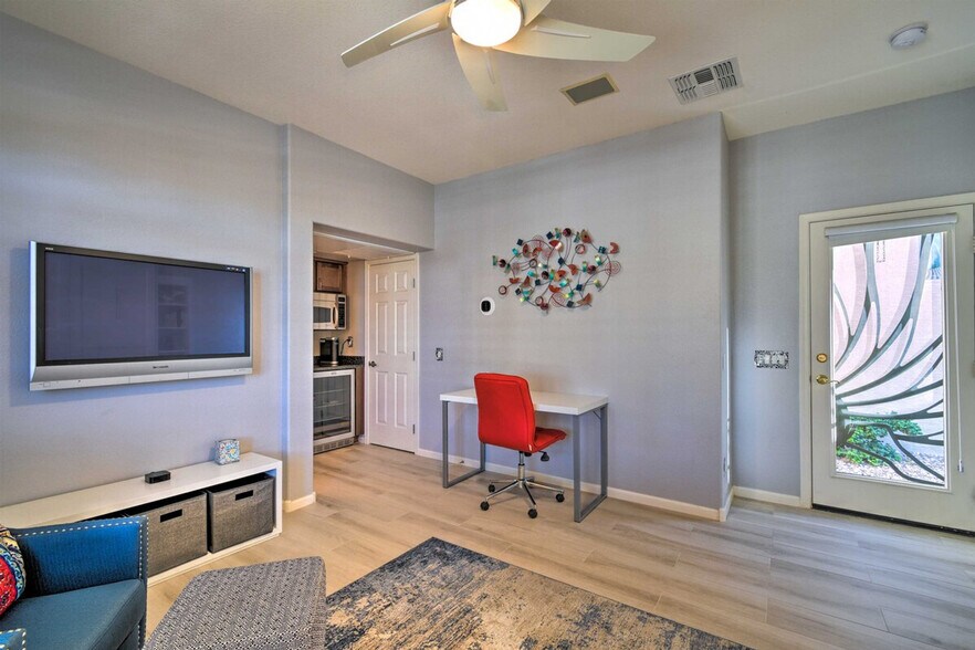 Building Photo - 15999 W Cambridge Ave