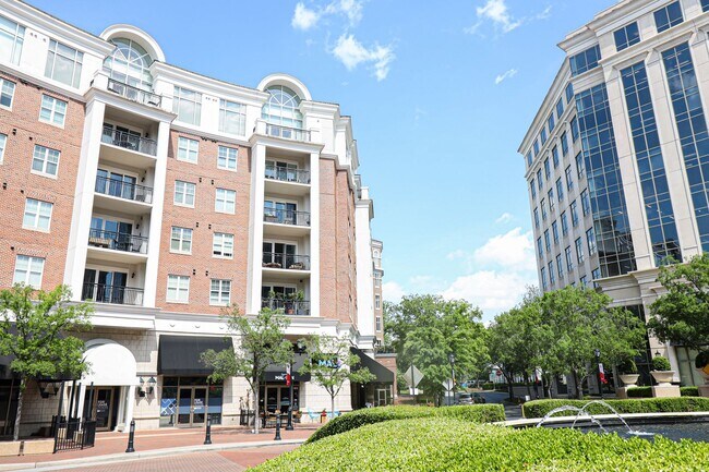 Building Photo - Piedmont Row Condo!