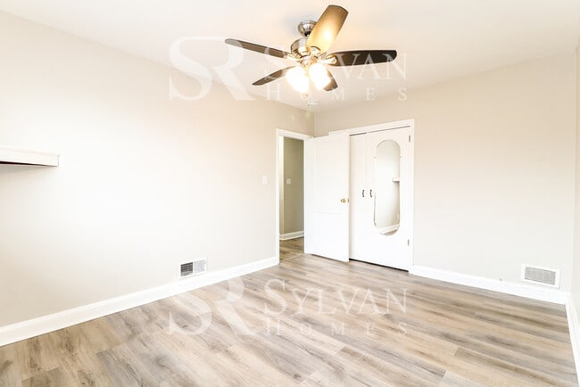Building Photo - Remarkable Value. Unbeatable Location!