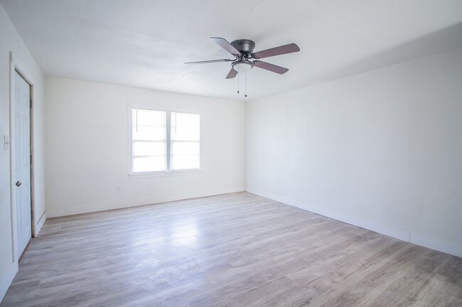 Building Photo - 302 Avenue U