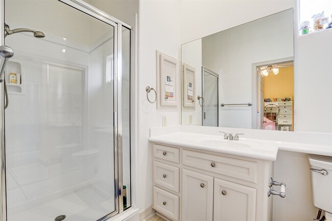 Building Photo - 1515 Hyde Park Blvd