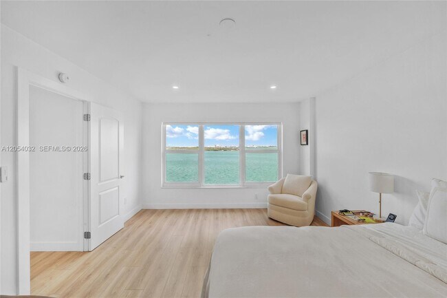 Building Photo - 11111 Biscayne Blvd