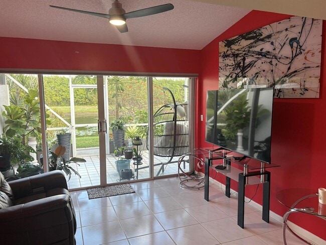 Building Photo - 7275 Summer Tree Dr