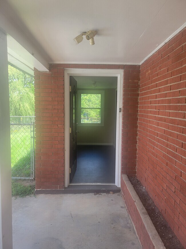 Building Photo - 363 Spring St