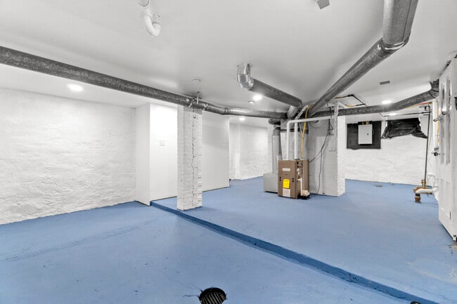 Building Photo - 201 Portsea St