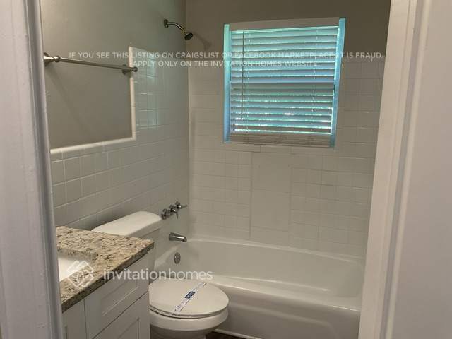 Building Photo - 2630 Farmington Dr SW
