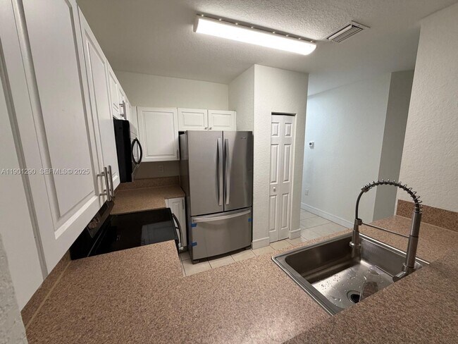 Building Photo - 3390 NE 13th Cir Dr