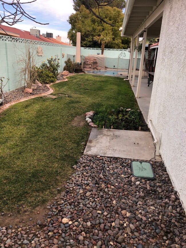Building Photo - Gorgeous Furnished Oasis in Las Vegas Avai...