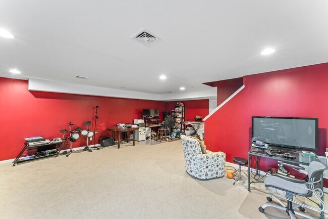 Building Photo - 56 Tucker St