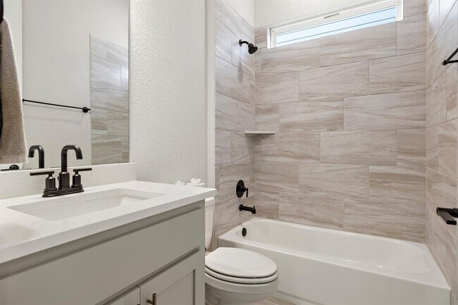 Building Photo - 821 Beaverton Dr