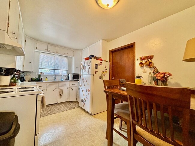 Building Photo - Wonderful 2-Bed, 1-Bath Duplex Unit in Fort Collins, CO!