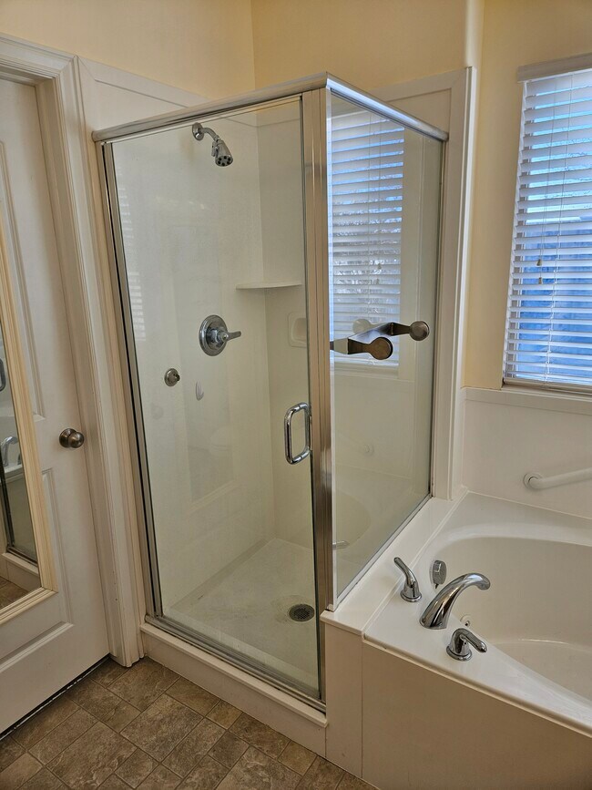 Building Photo - 1023 W Boston Ct